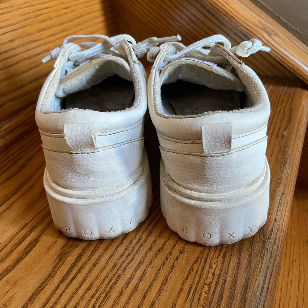 ROXY platform sneakers in a size 8